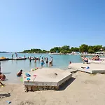 And Mladen Водице