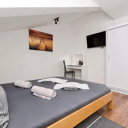 Appartement And Mladen