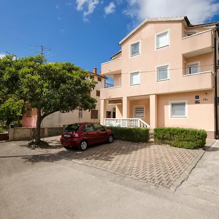 Apartments&rooms Mladen *