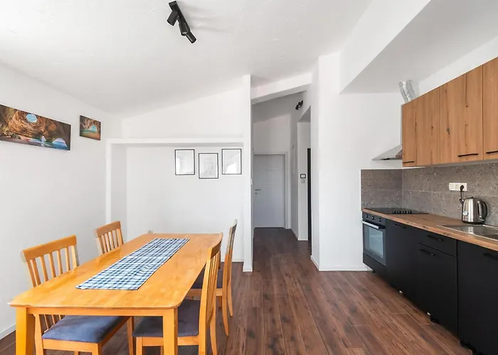 And Mladen * Βόντιτσε