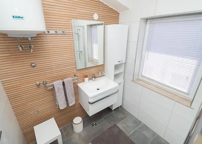 And Mladen アパート