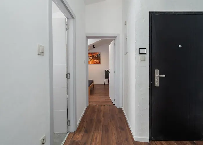 And Mladen アパート *