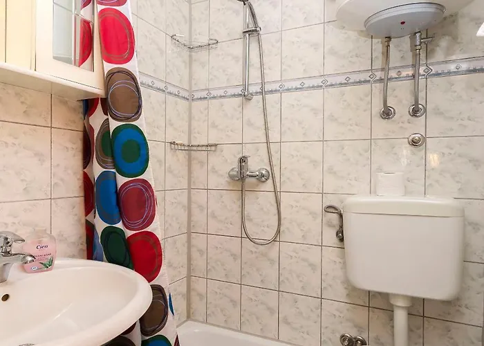 And Mladen アパート