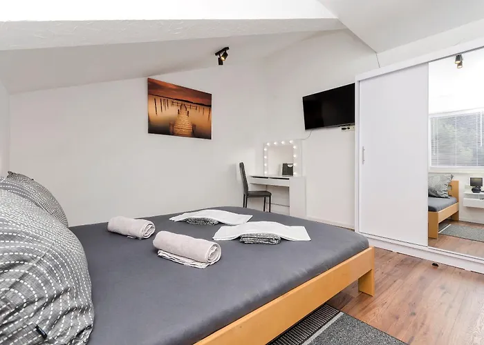 Διαμέρισμα And Mladen